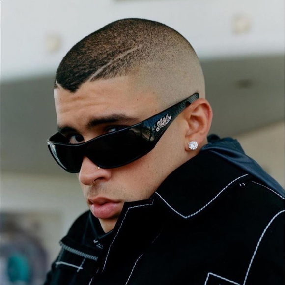 - 10 KT. Solid Gold round earrings 💎 diamond studs - Picture 3 of 6